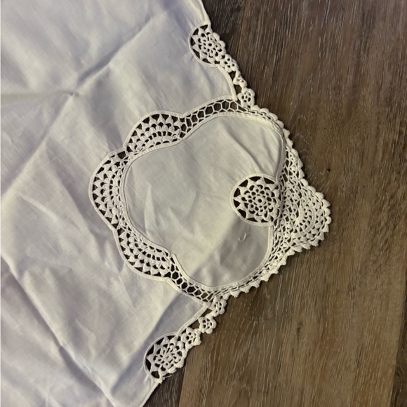 Vintage Linen White Tablecloth& Mismatched Napkins/ Vintage Linen lot - Picture 4 of 9